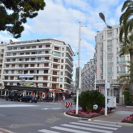 Palais Des Iles Cannes